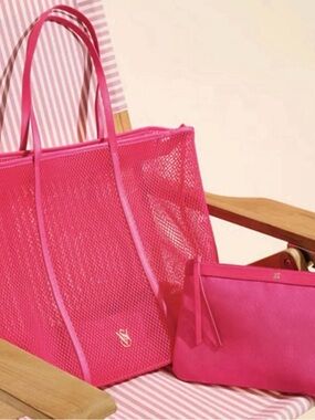 Victoria's Secret Hot Pink Summer Logo Mesh Tote Pouch Set .